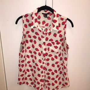 Strawberry blouse. Forever 21. Size L